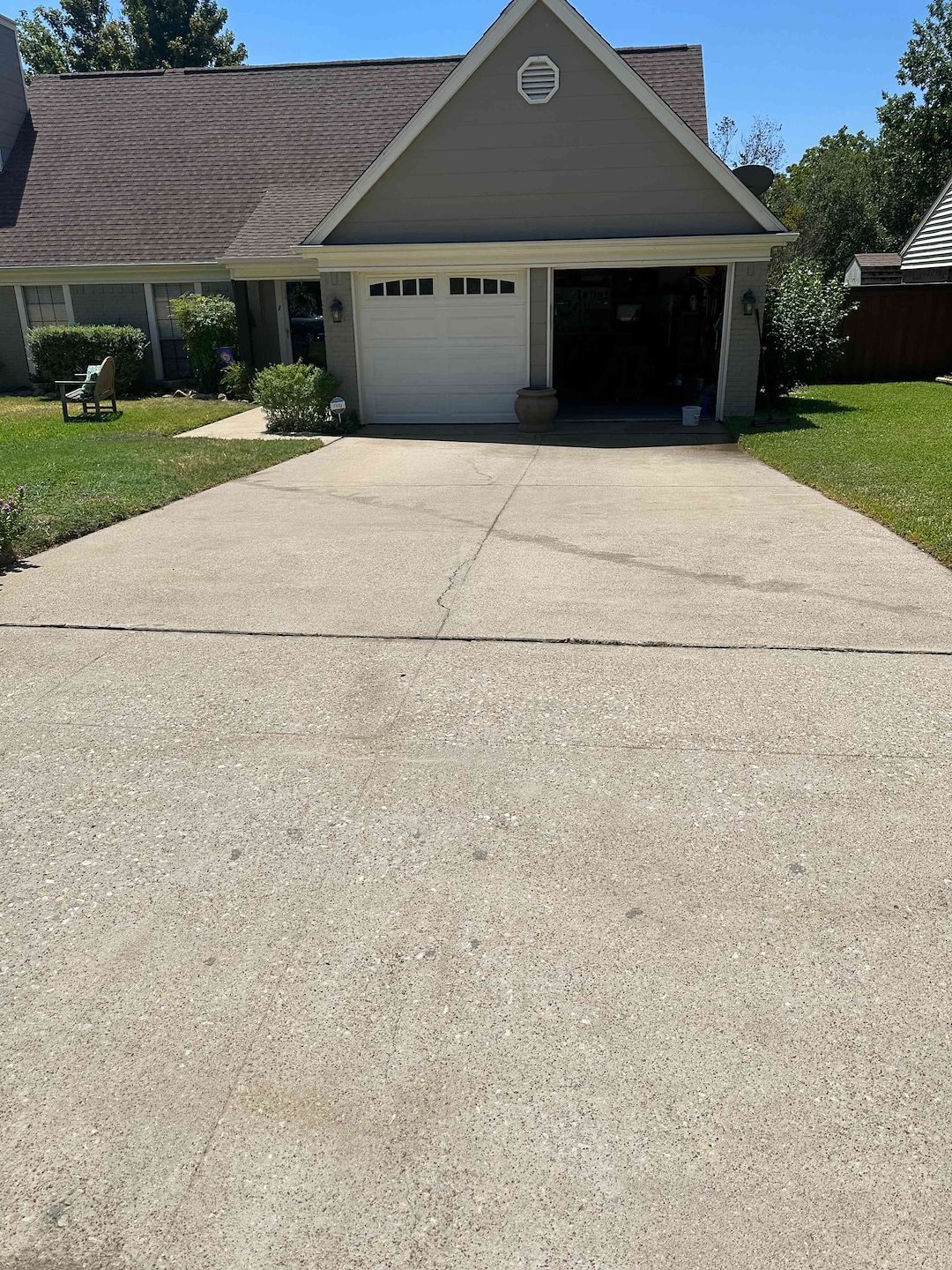 Top Notch Driveway Cleaning in Arlington, Texas Thumbnail