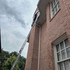 Top-Notch-Gutter-Cleaning-in-University-Park-Texas 1