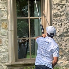 Top-Notch-Window-Cleaning-Performed-in-Highland-Park-Texas 1