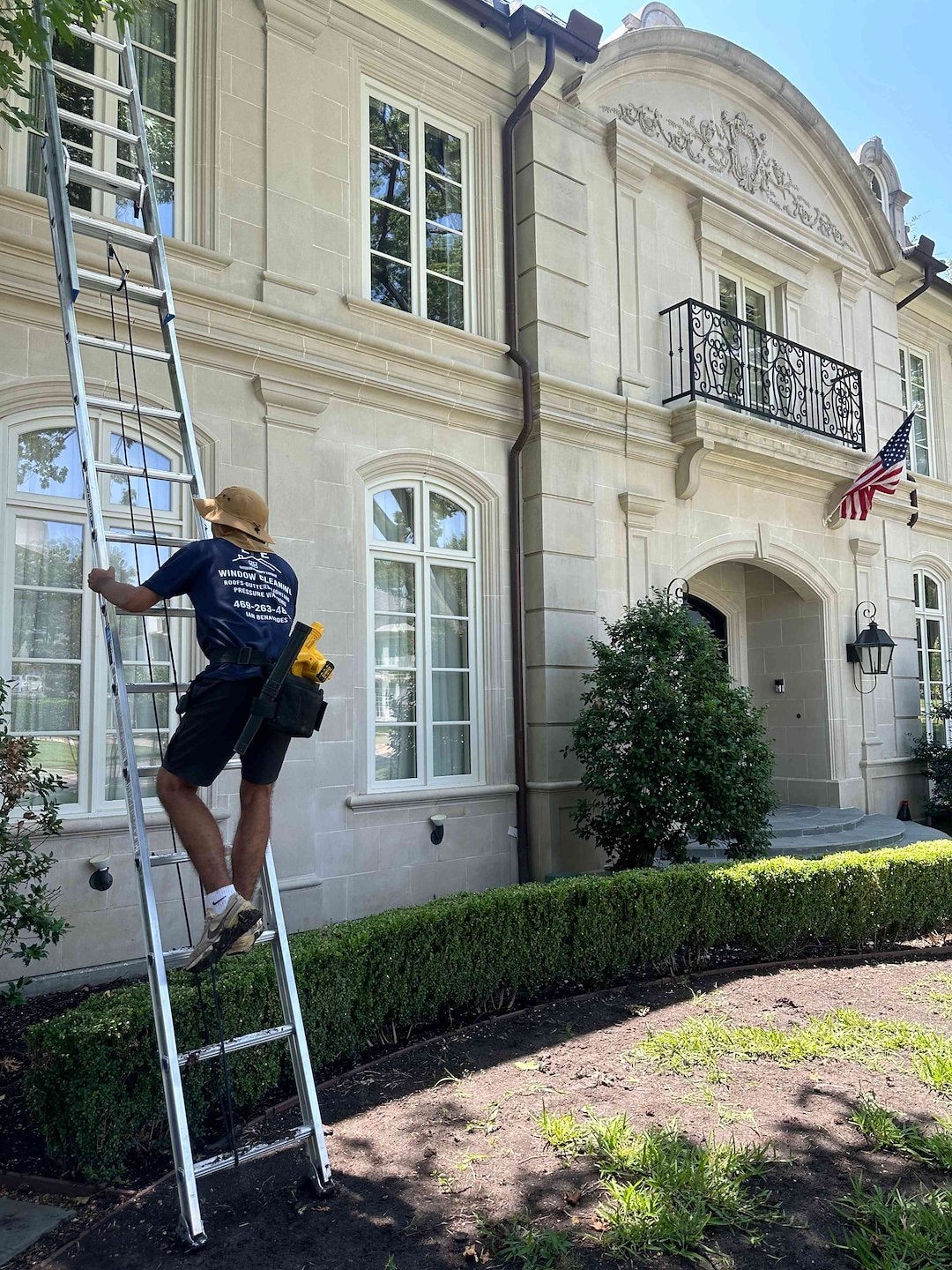 Top Quality Gutter Cleaning Performed in Highland Park, Texas Thumbnail