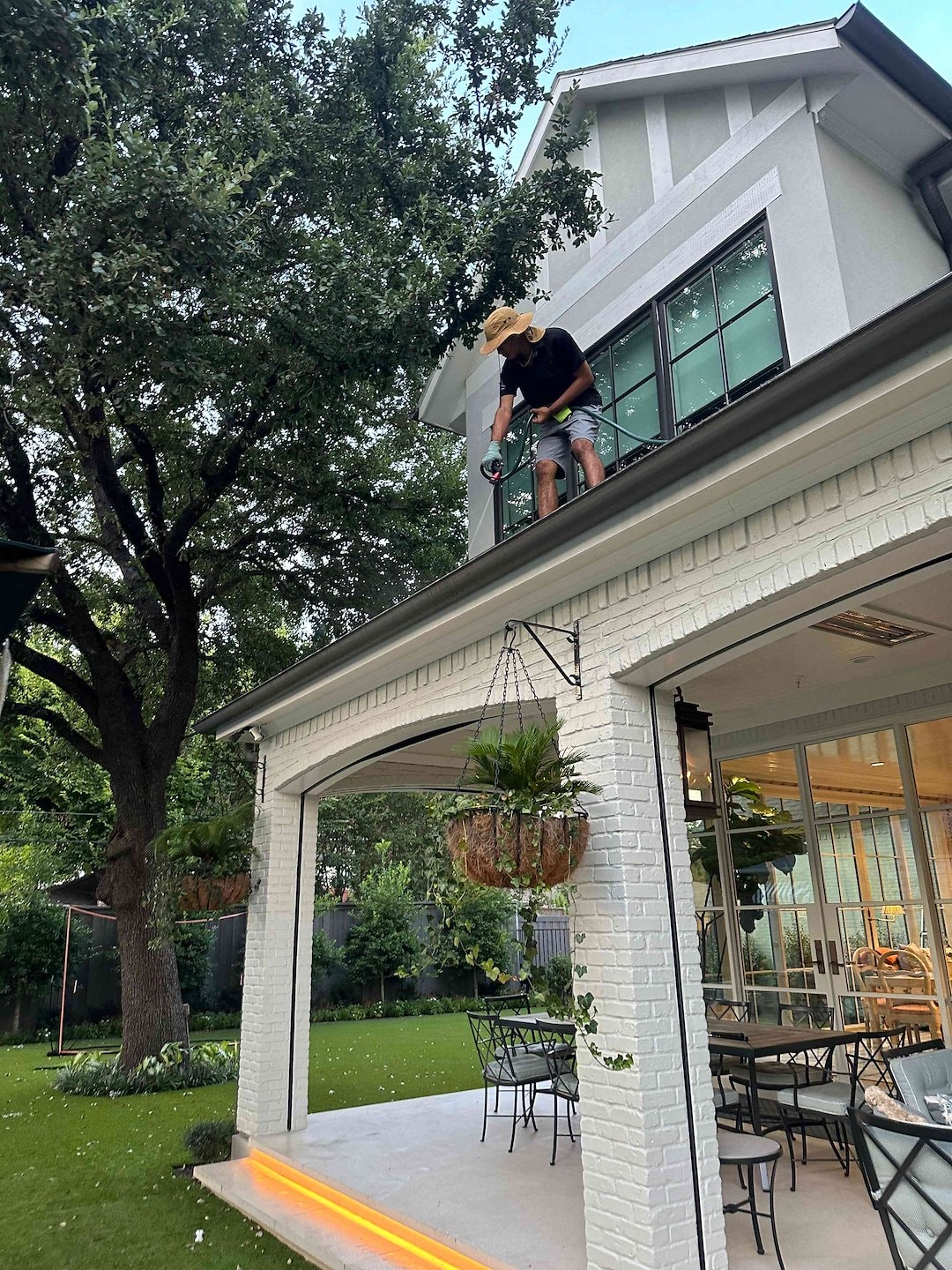 Top Quality Gutter Cleaning Performed in Highland Park Thumbnail