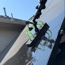 Top-Quality-Solar-Panel-Cleaning-Performed-in-University-Park-Texas 1