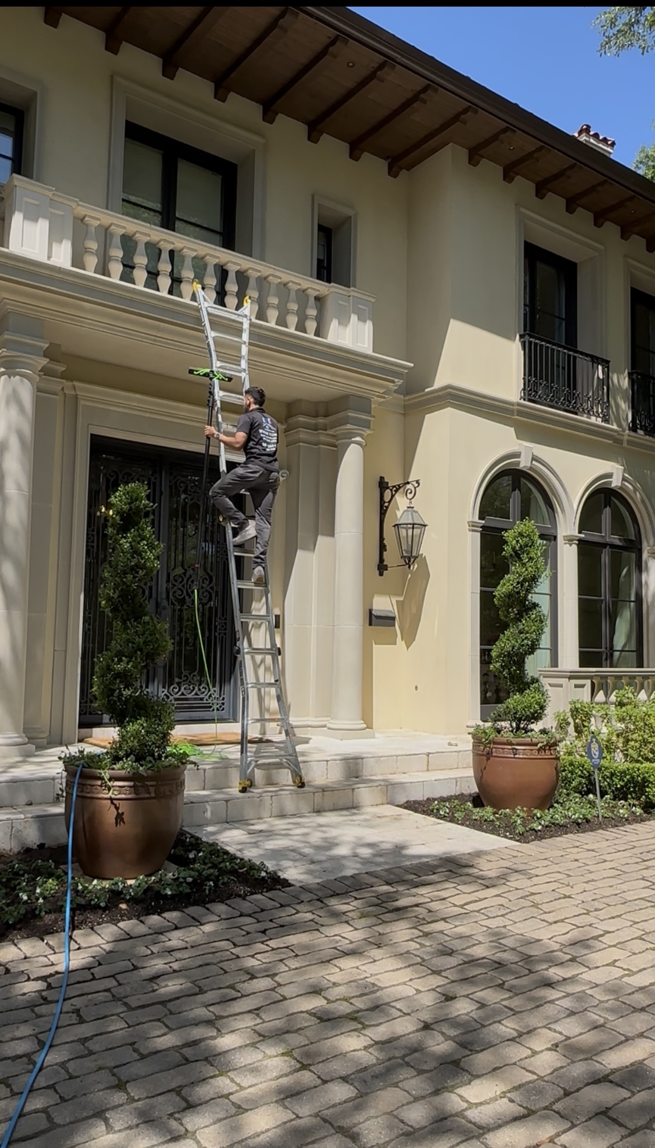 Top Quality Window Cleaning in Highland Park, Texas (1) Thumbnail